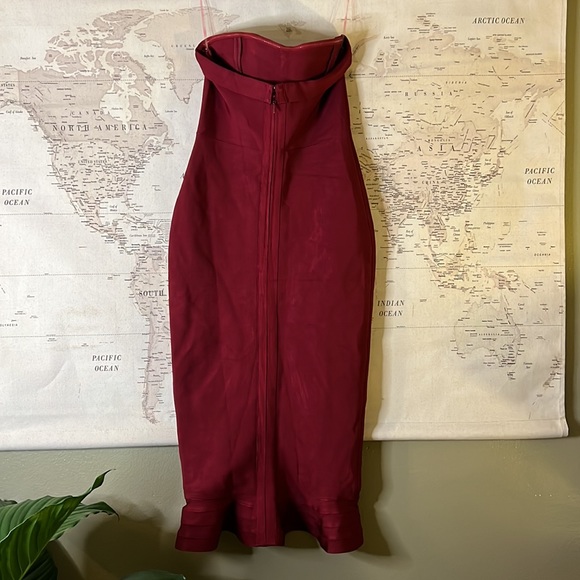 HOUSE OF CB ‘Fabrizia’ Wine Bandage Strapless Dress NWOT - Picture 9 of 10